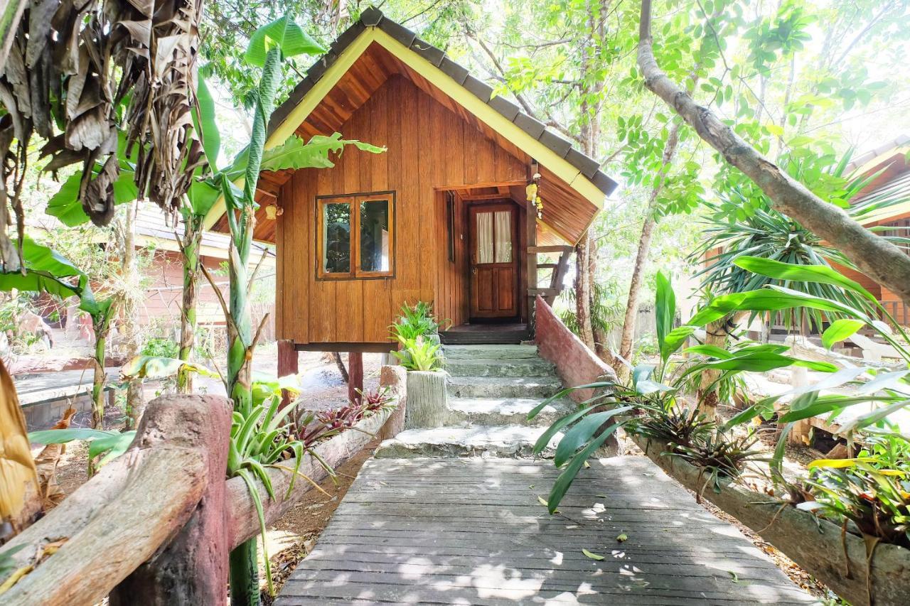 OYO 604 Ruen Mai Horm Resort Trang Exterior foto
