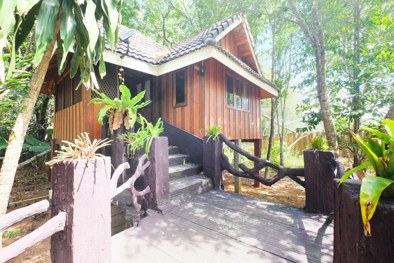 OYO 604 Ruen Mai Horm Resort Trang Exterior foto