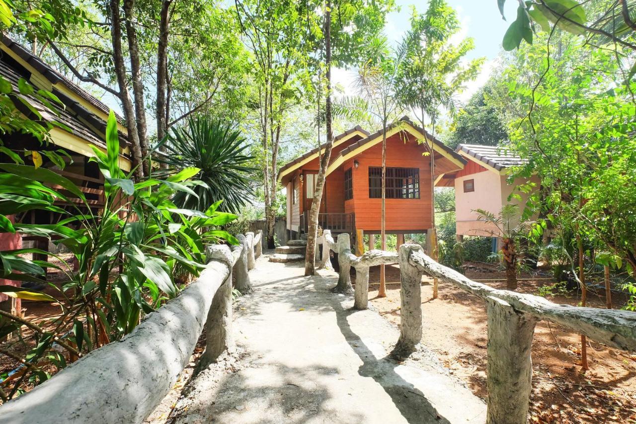 OYO 604 Ruen Mai Horm Resort Trang Exterior foto